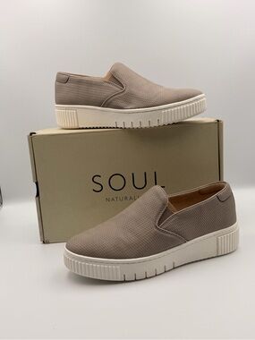 SOUL Naturalizer Men’s Slip-On Loafers - Taupe & White Sole